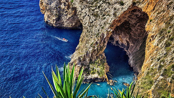 Boat Entering Blue Grotto Malta 26
